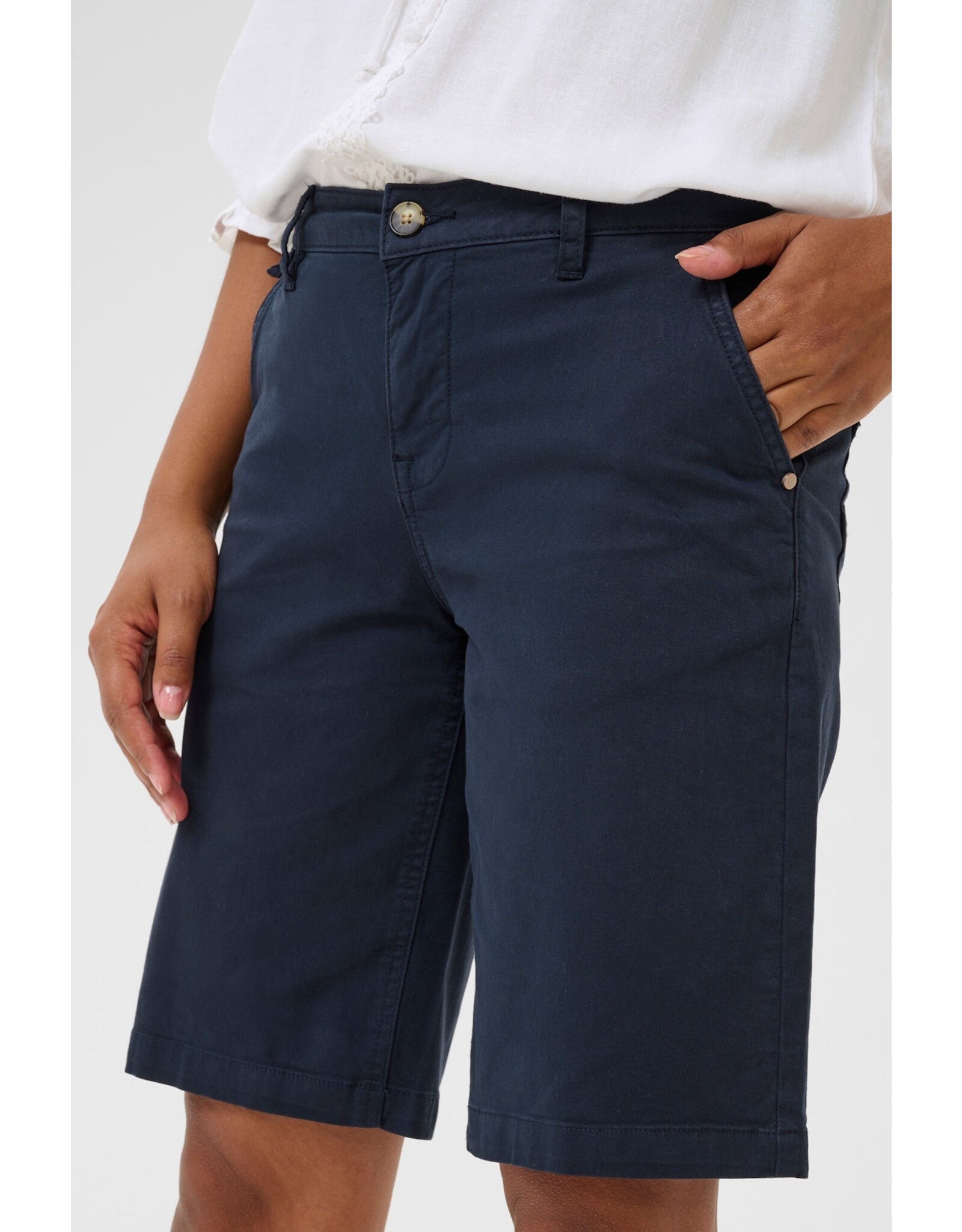 CREAM 10613650 SHORTS