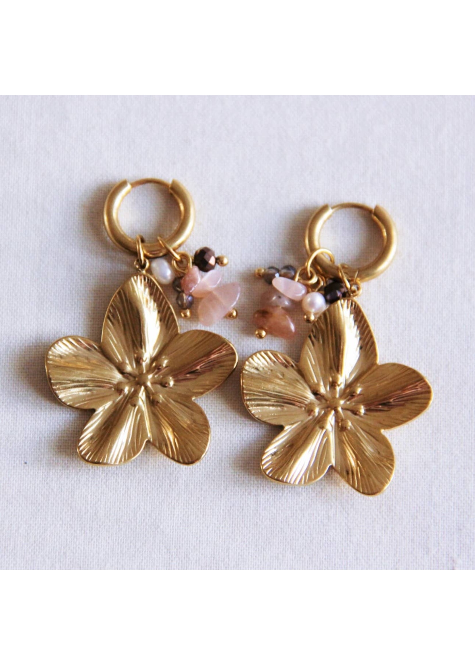 Earring with A Cluster of Gemstones and Flower - Nude