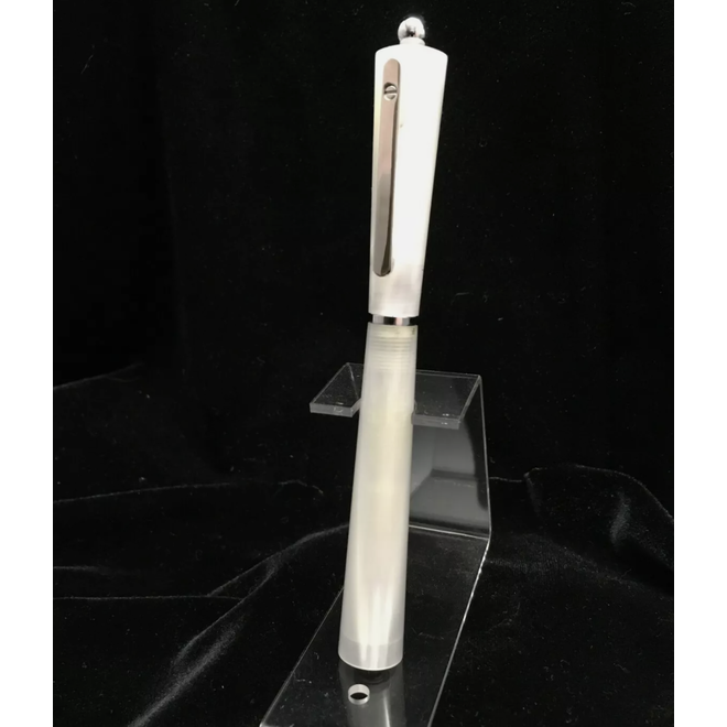 Giuliano Mazzuoli 365 Moka Chiaroscuro Fountain Pen: Pearled Resin - White