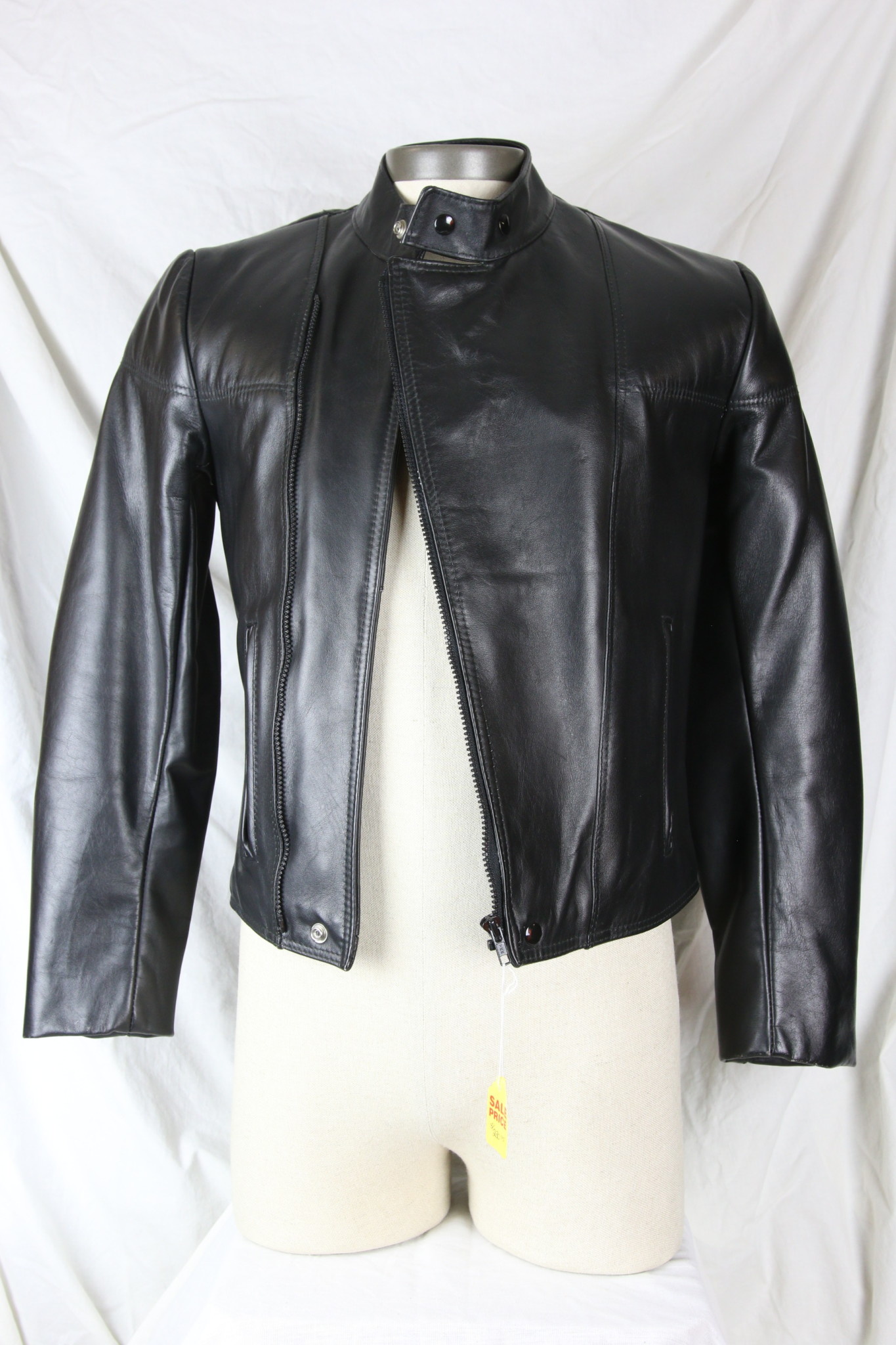 motorcycle jacket zipper on left side