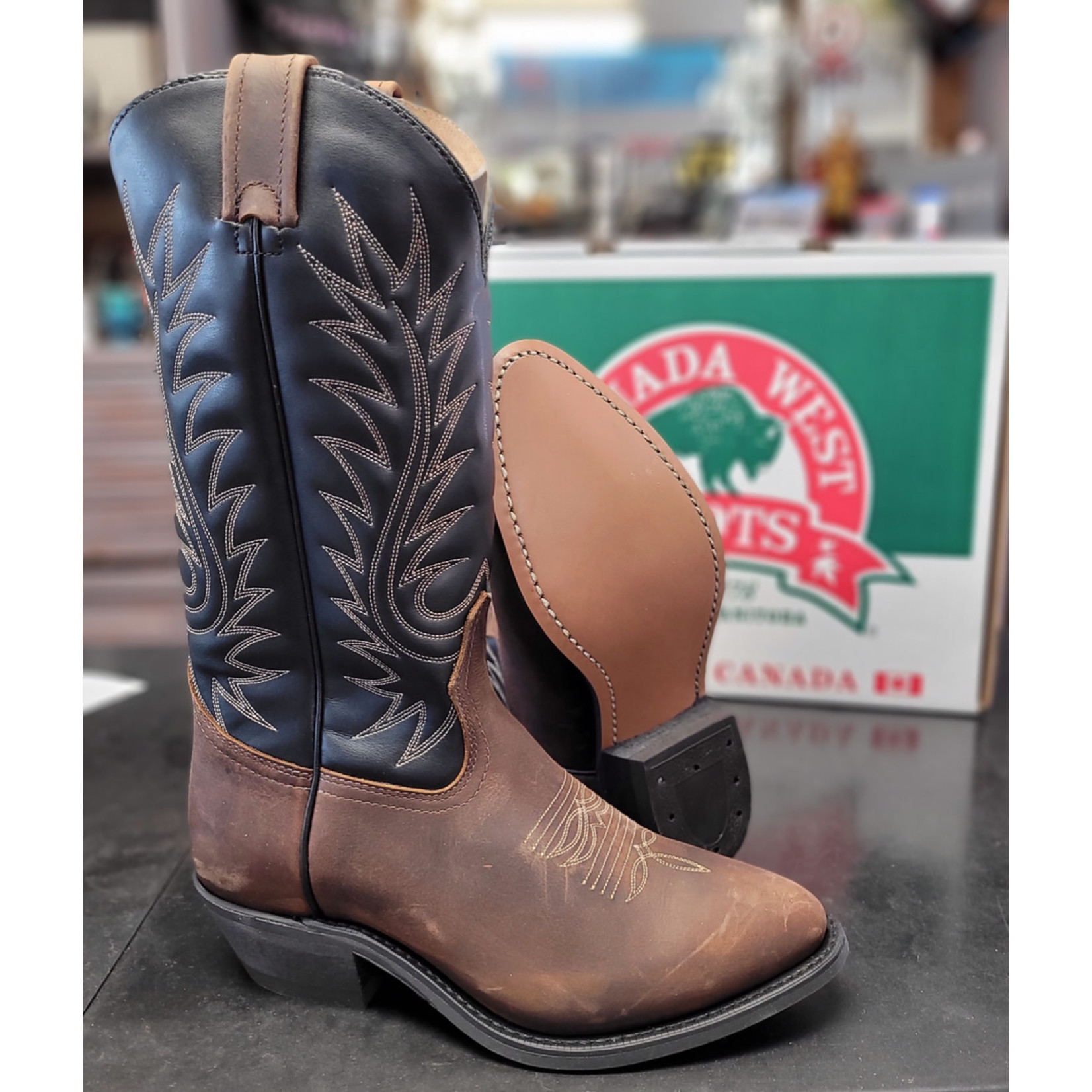 ladies round toe cowboy boots