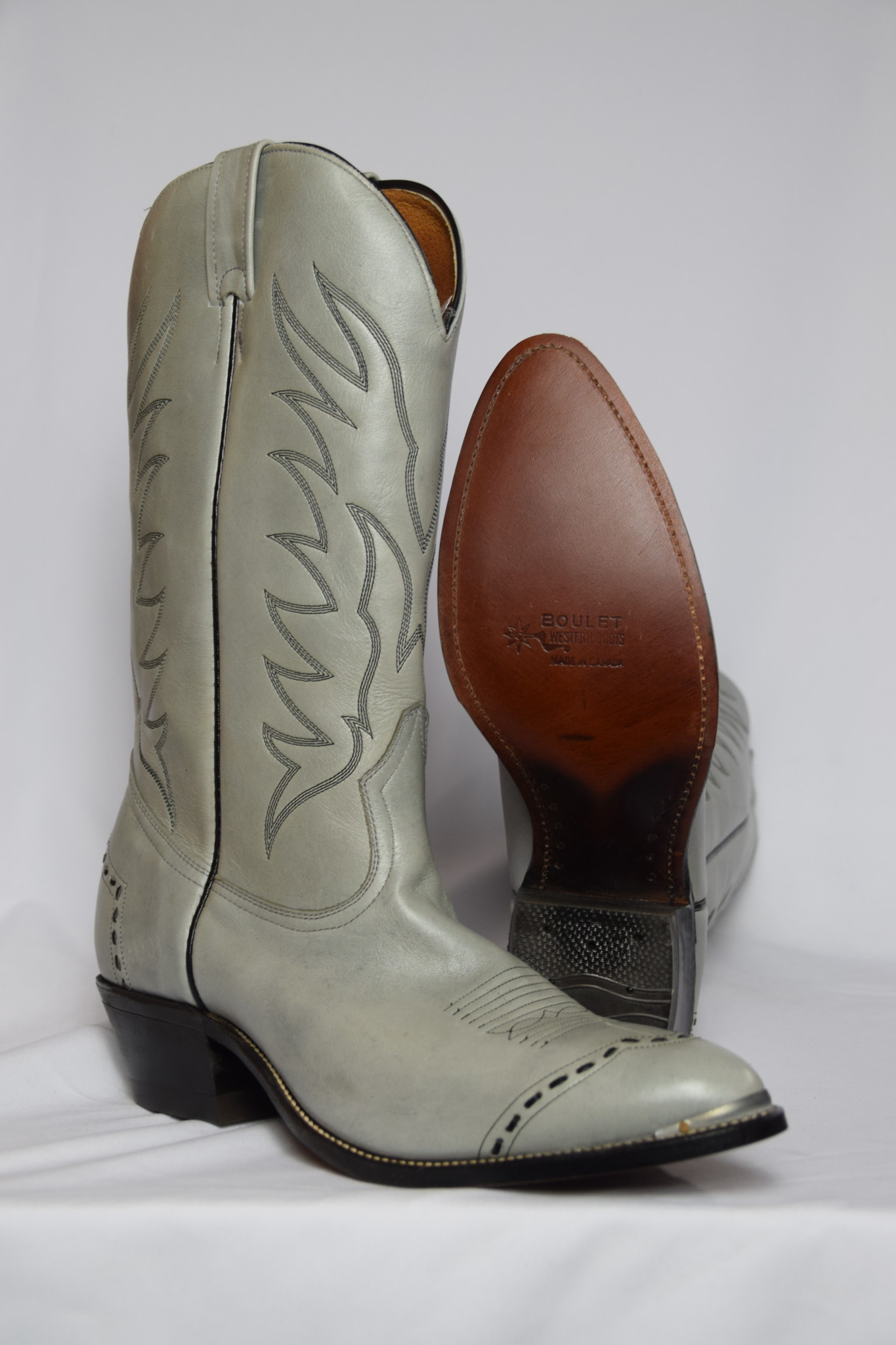 Boulet Men’s Cowboy Boot Pale Grey Black Detailing Pointed Toe Leather