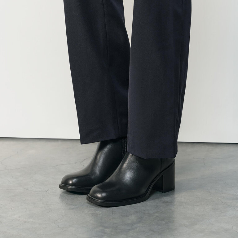 Vagabond Shoemakers Vagabond - Meryl - Block Heel Ankle Boot - Black Leather / Dark Brown Suede