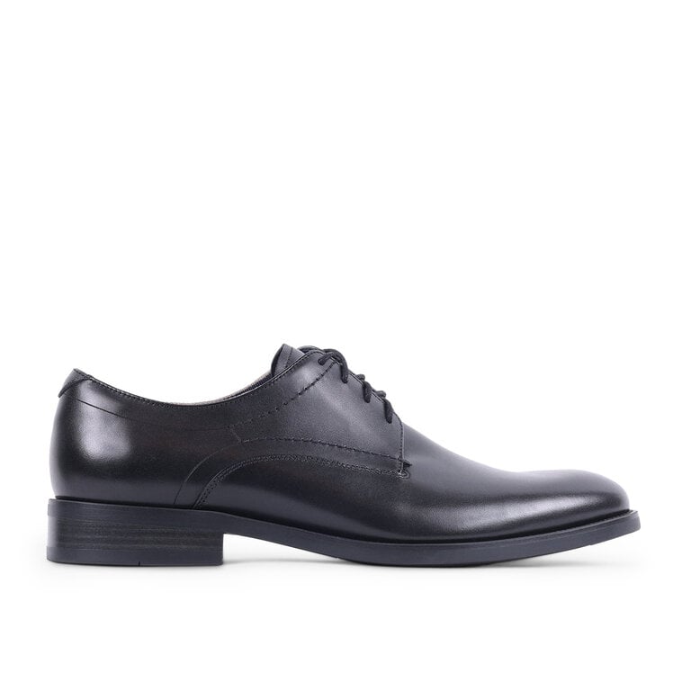 Steve Madden Steve Madden - Helfant - Men’s Leather Dress Shoe - Black / Brown LeatherThe dress shoe with a sole that holds the floor. Steve Madden’s Helfant is polished leather set on a rubber sole, so it grips where a slick leather sole would slide. Office to evenin