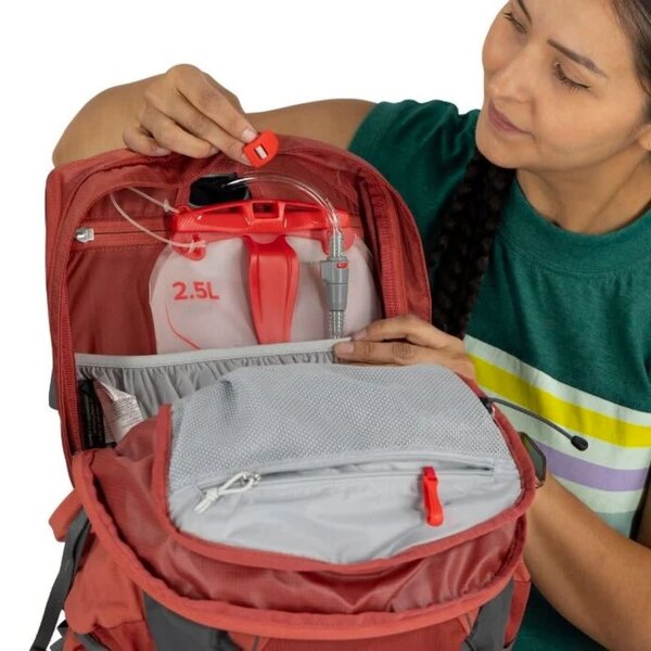 OSPREY TEMPEST 22 RED PAMPAS COAL GREY OS