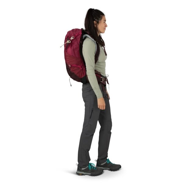 OSPREY Sirrus 24 Elderberry Purple-Chiru Tan O/S