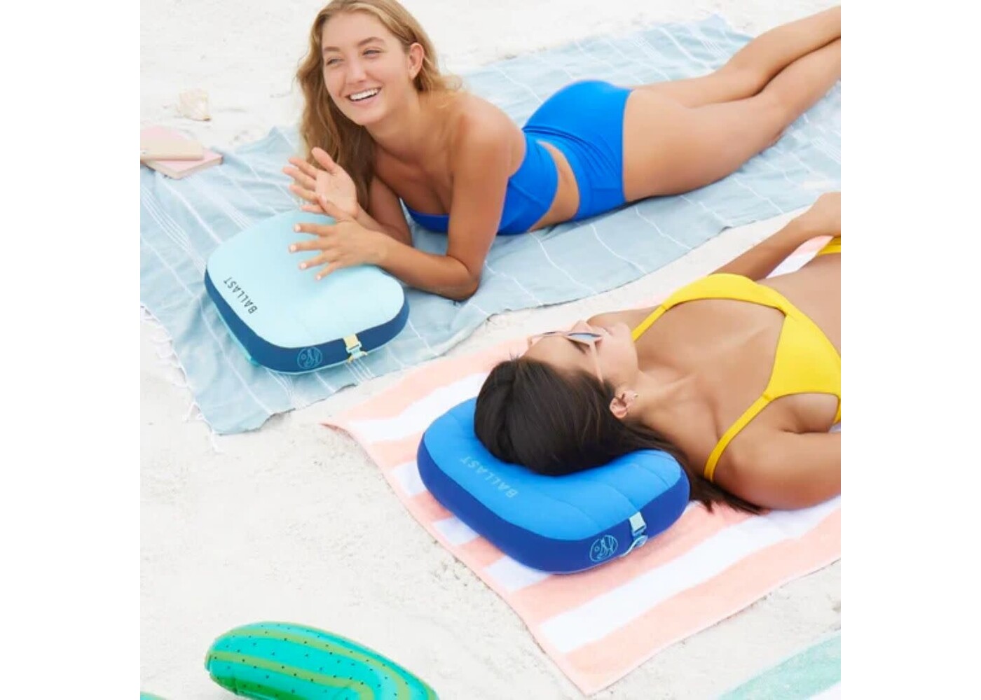 BEACH & CAMP PILLOW TROPICAL