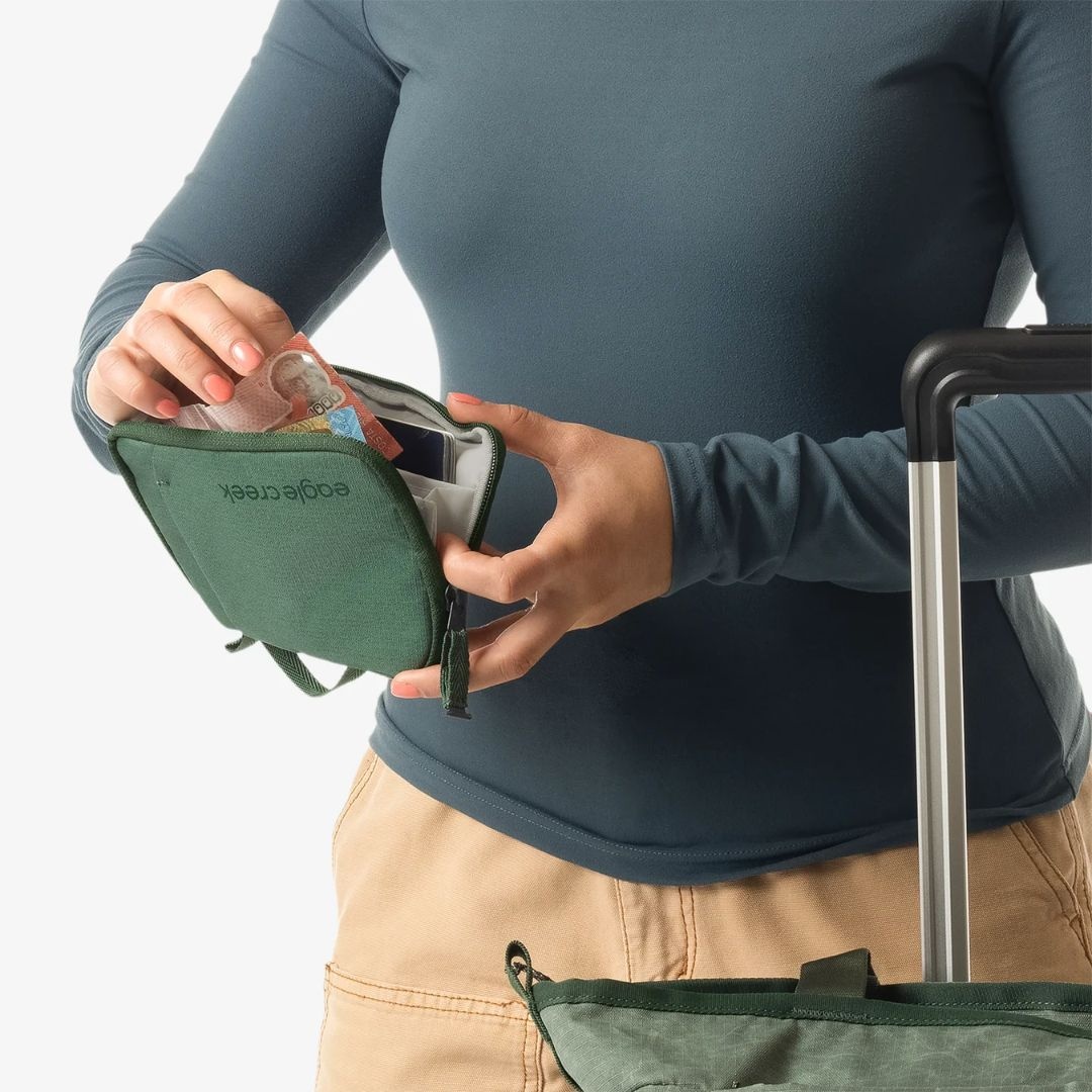 Eagle Creek Stash RFID Passport Wallet Grass Green