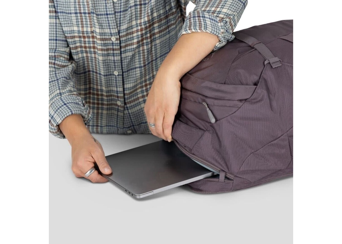 OSPREY Fairview 40  Graphite Purple