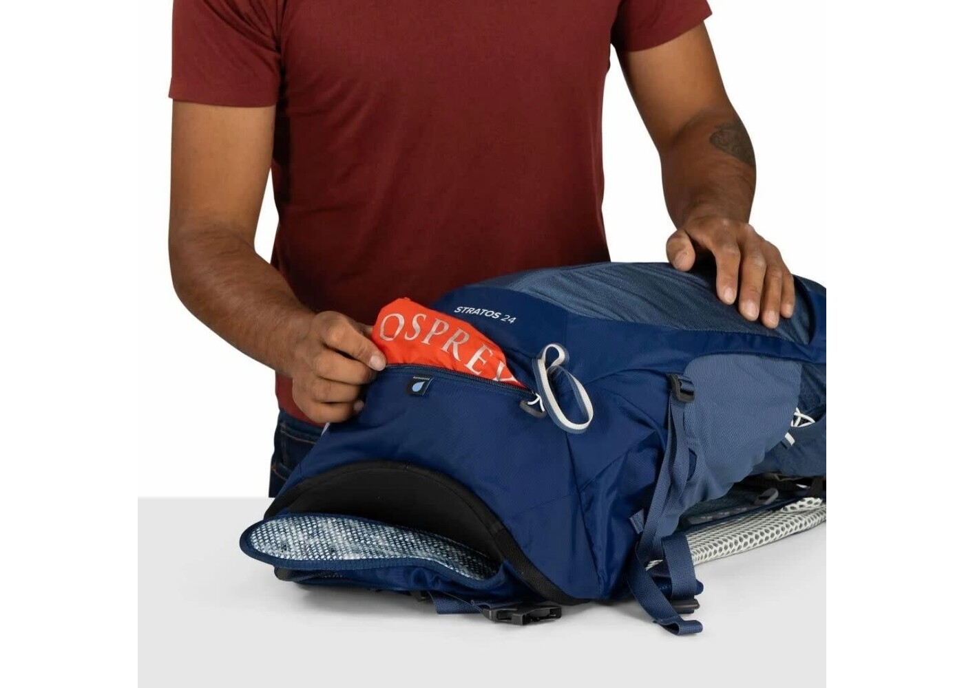 OSPREY Stratos 24 Hiking Backpack Raven Black OS