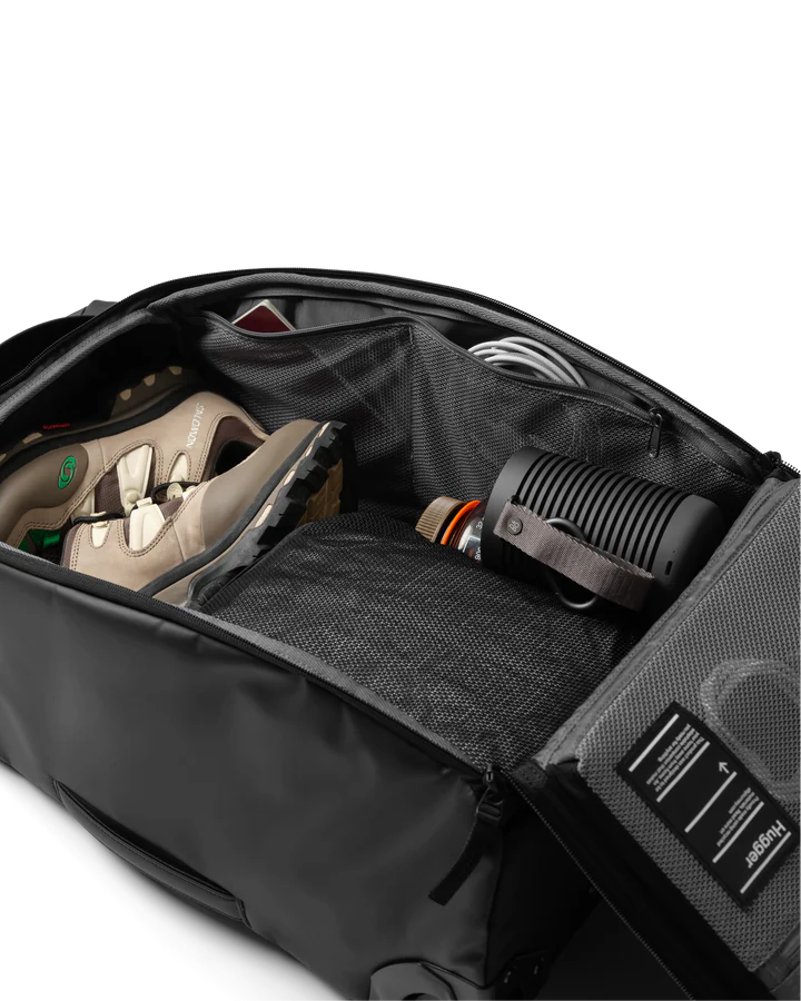 D_b_ D_b_ Hugger Roller Bag Carry-on 40L