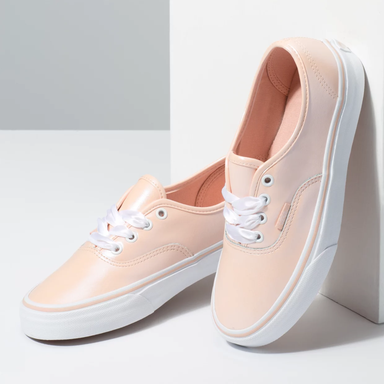 Vans Vans Women's Pearl Suede Authentic