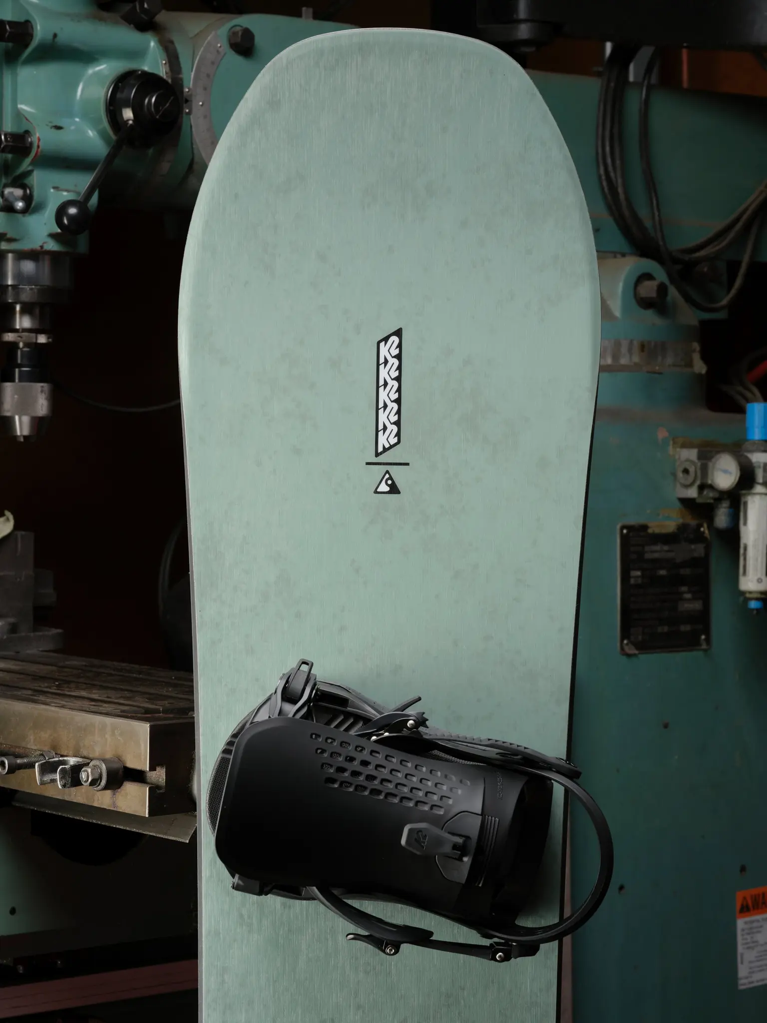 K2 Snowboard K2 Unisex Commonwealth Snowboard