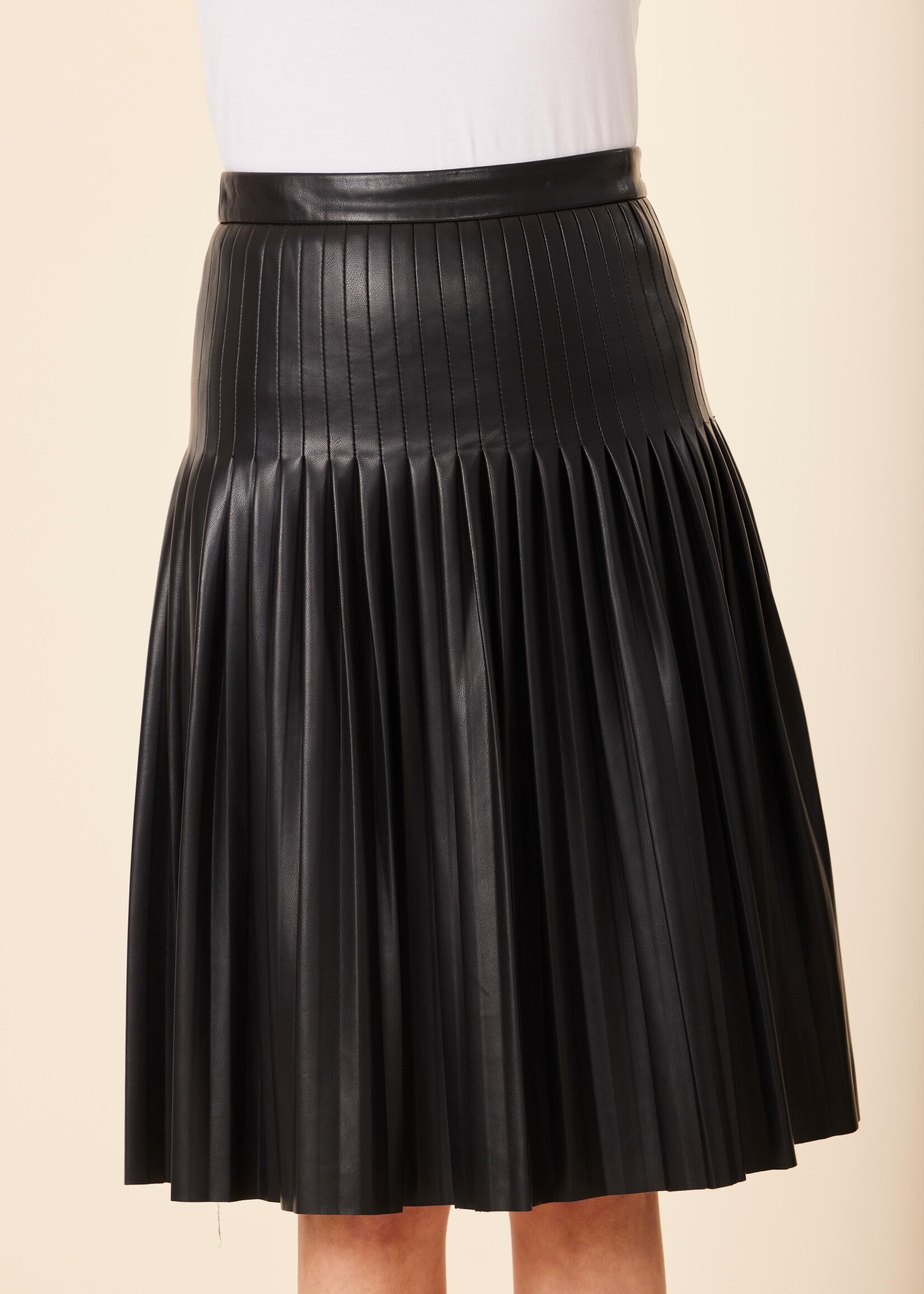 Dolce Cabo Leather Pleated Skirt