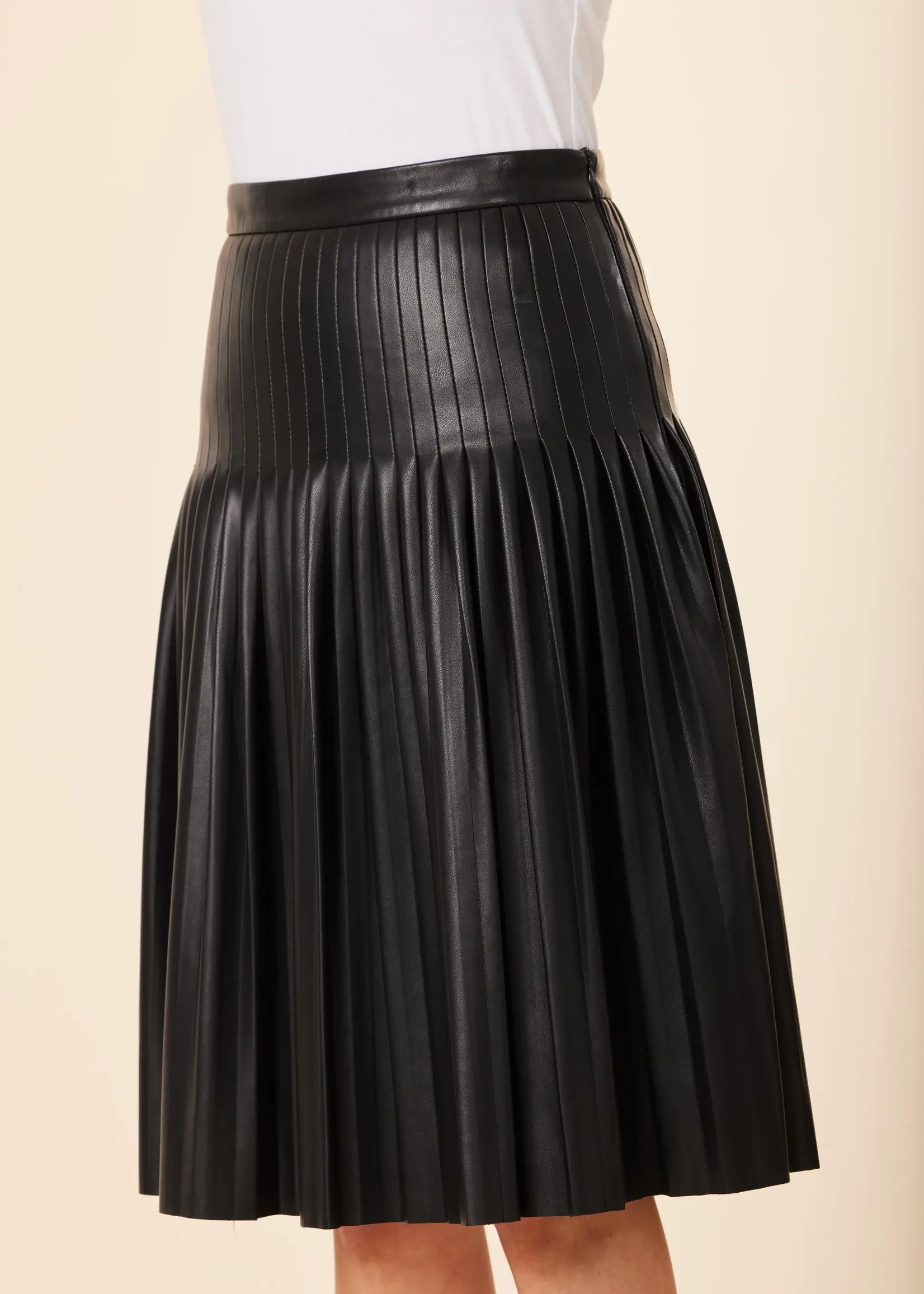Dolce Cabo Leather Pleated Skirt