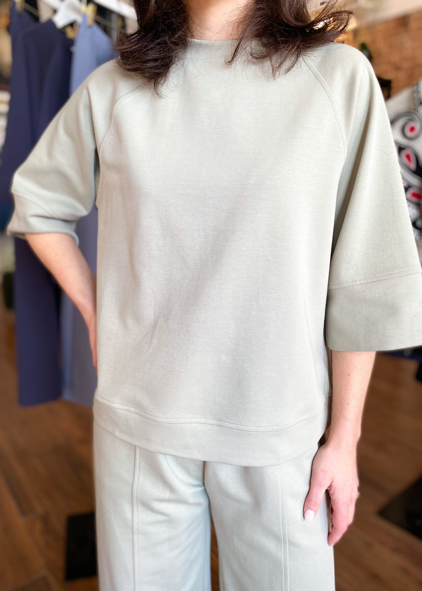 The Fashion S/S Scuba Top W/Banded Sleeve