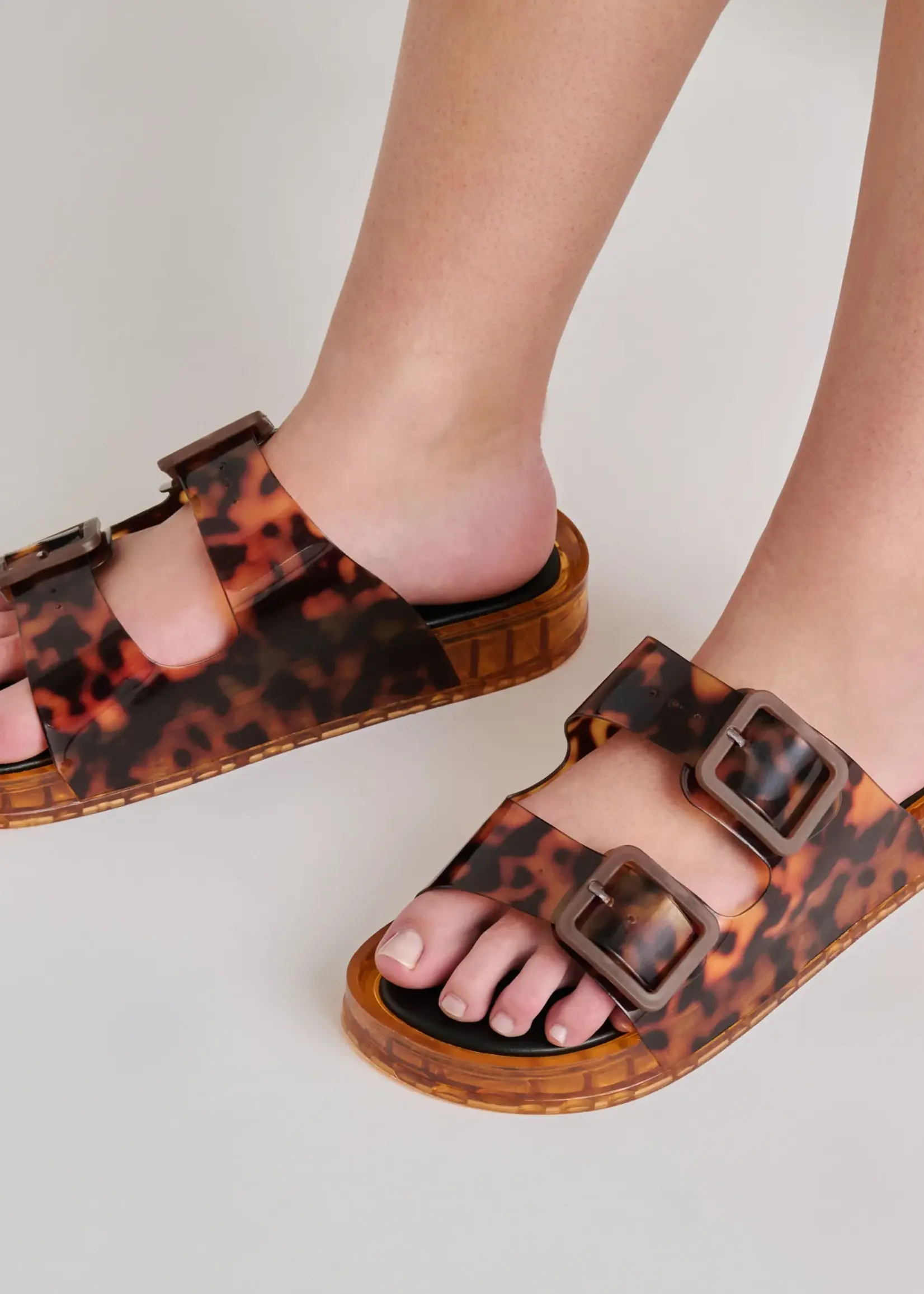 Dolce Vita Footwear, Inc. Julio