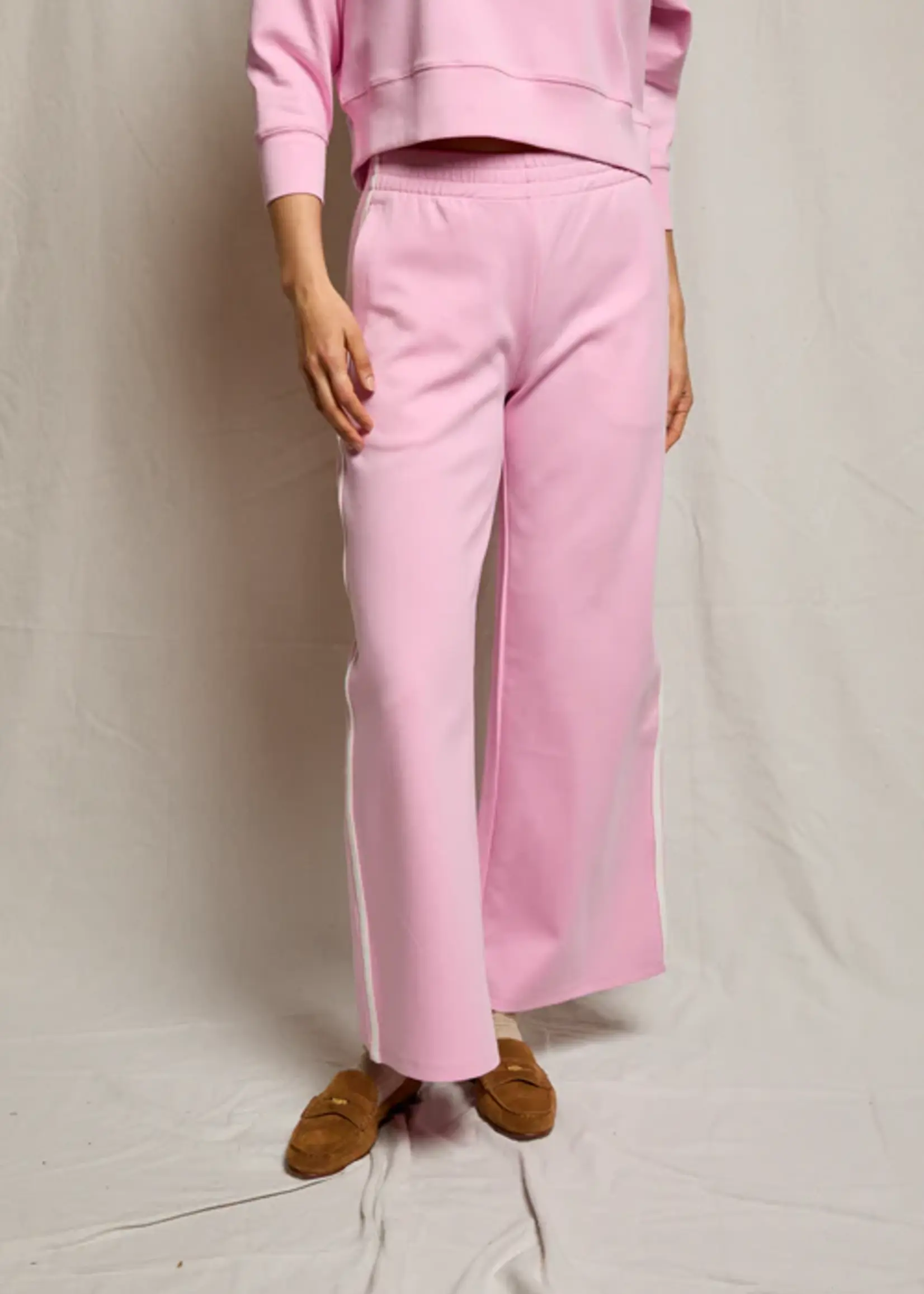 Perfect White Tee Mikos Pants