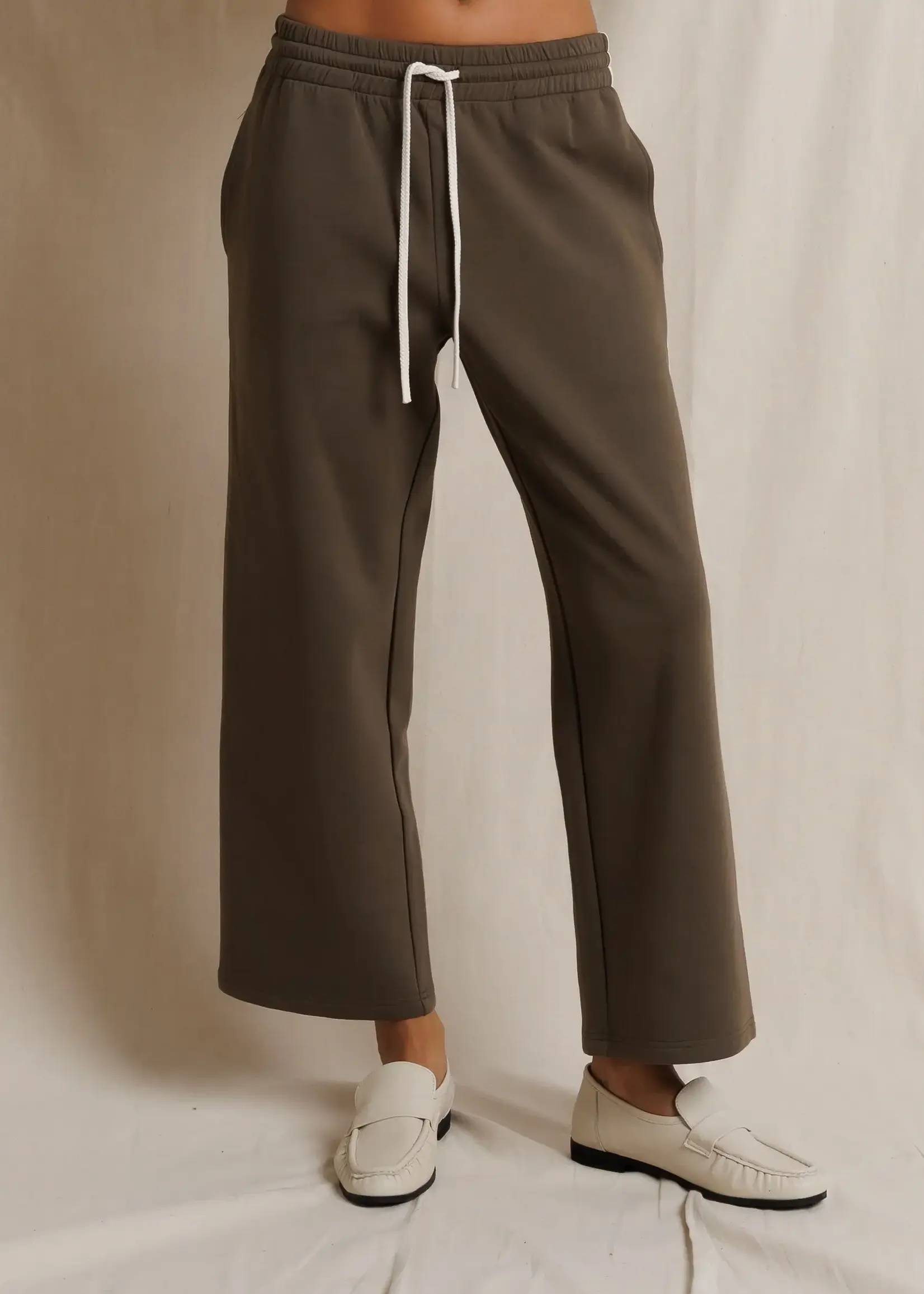 Perfect White Tee Claud Travel Track Pant