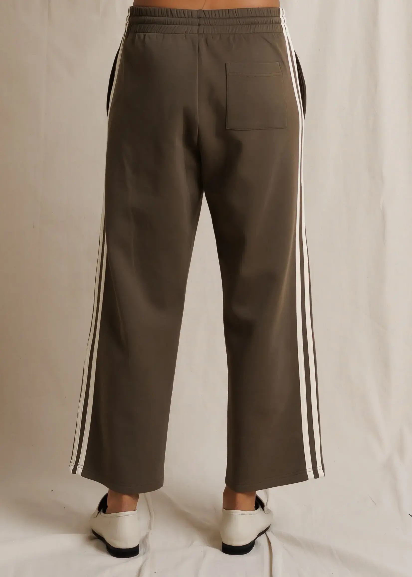 Perfect White Tee Claud Travel Track Pant
