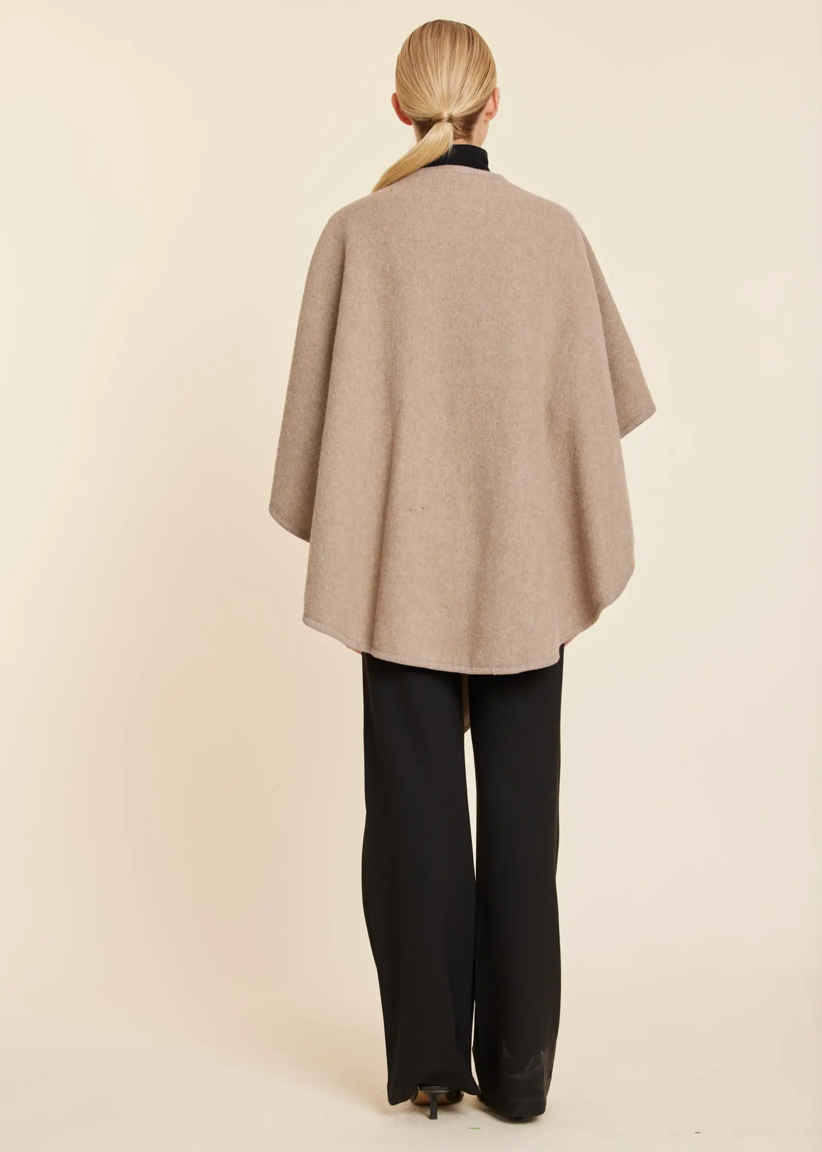 Dolce Cabo Knit Whip Stitch Wrap