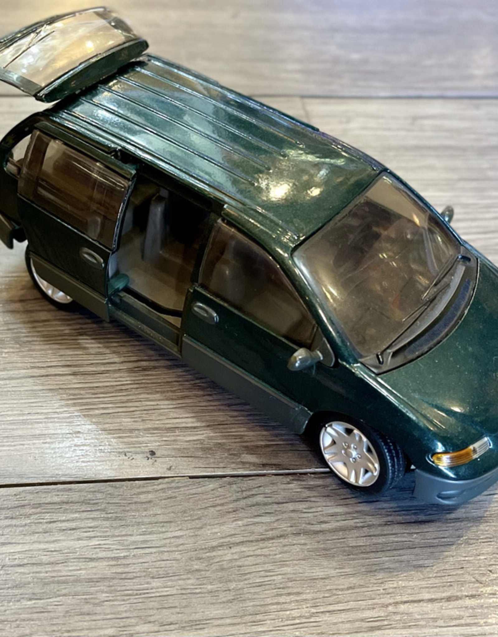 DieCast Car Dodge Caravan - Out of Box