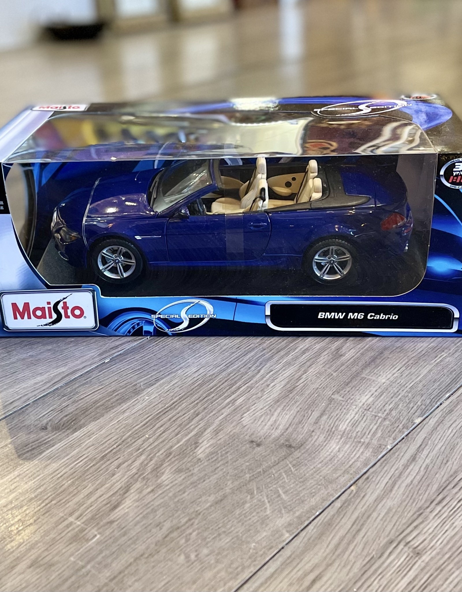 BMW M6 Cabriolet Maisto Die Cast 1:18 Scale Chased - Purple Pigeon Treasures