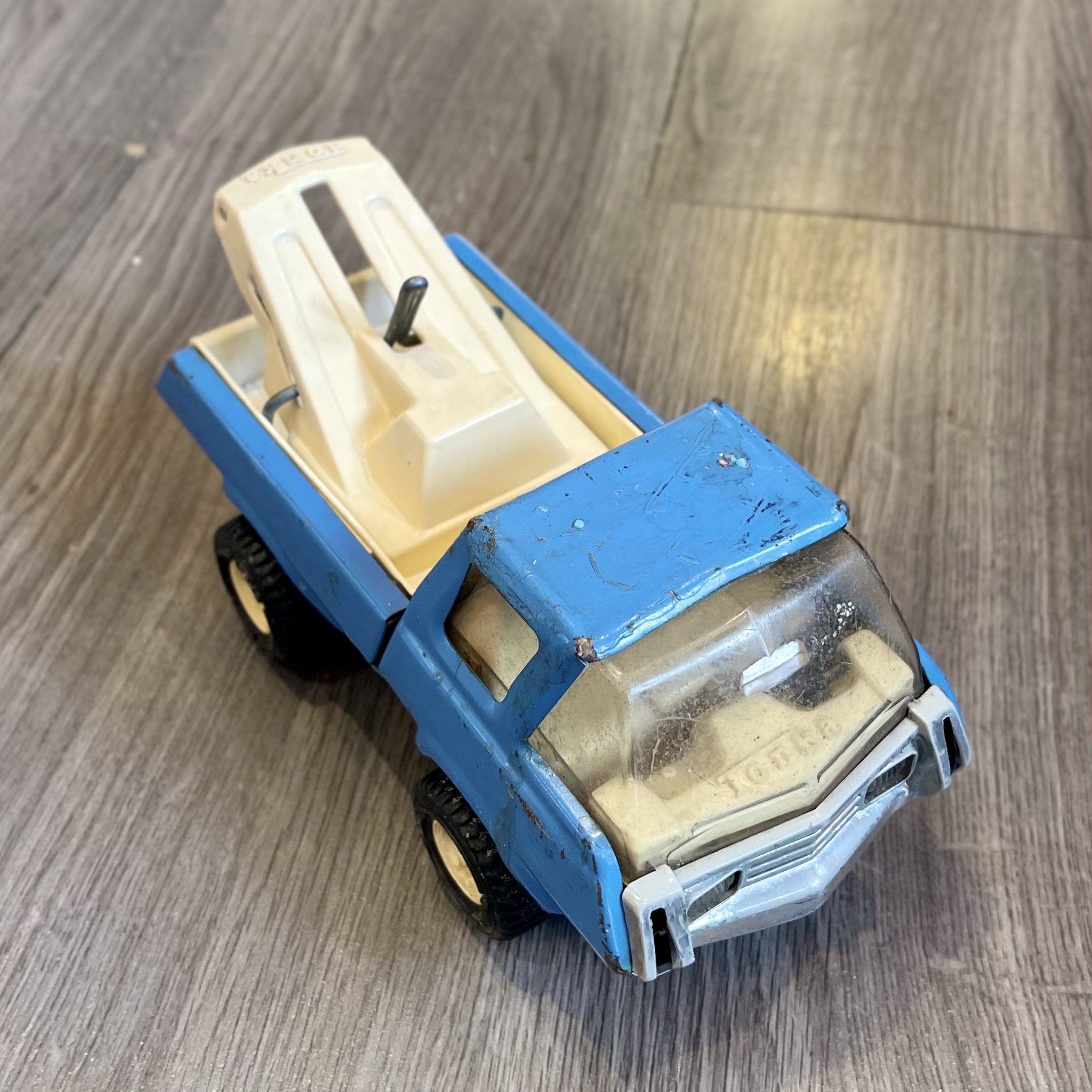 Tonka tow deals truck vintage