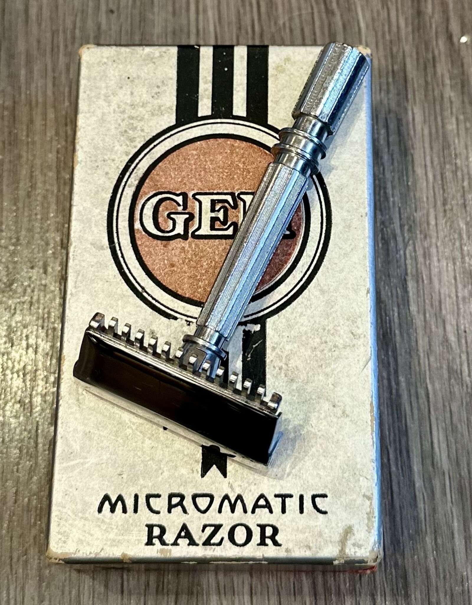 Purple Pigeon Treasures Gem - Micromatic Razor