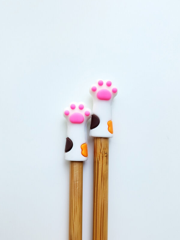 Minnie & Purl Stitch Stoppers Cat Paws white