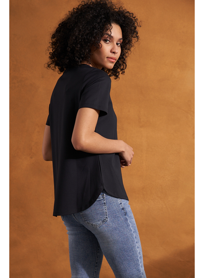 Renuar’s Terrific Tee In Black