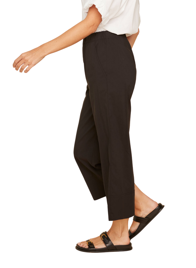 Renuar Crisp Cotton Crop Pant In Black