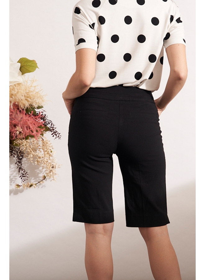 Renuar Bermuda Shorts In Black