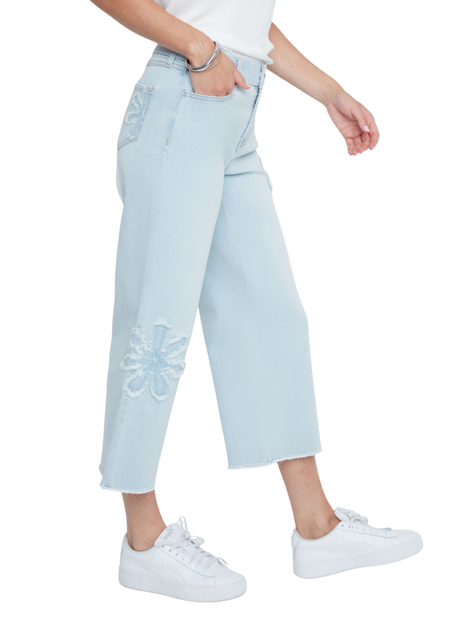 Renuar Daisy Cropped Wide Leg Jean in  Light Wash