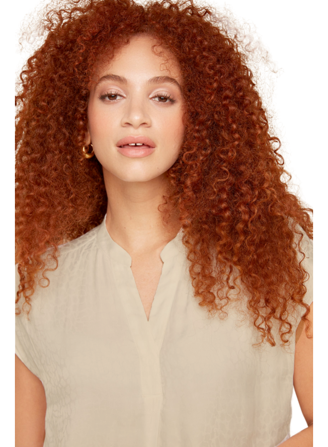 Renuar Animal Jacquard Top in Oyster