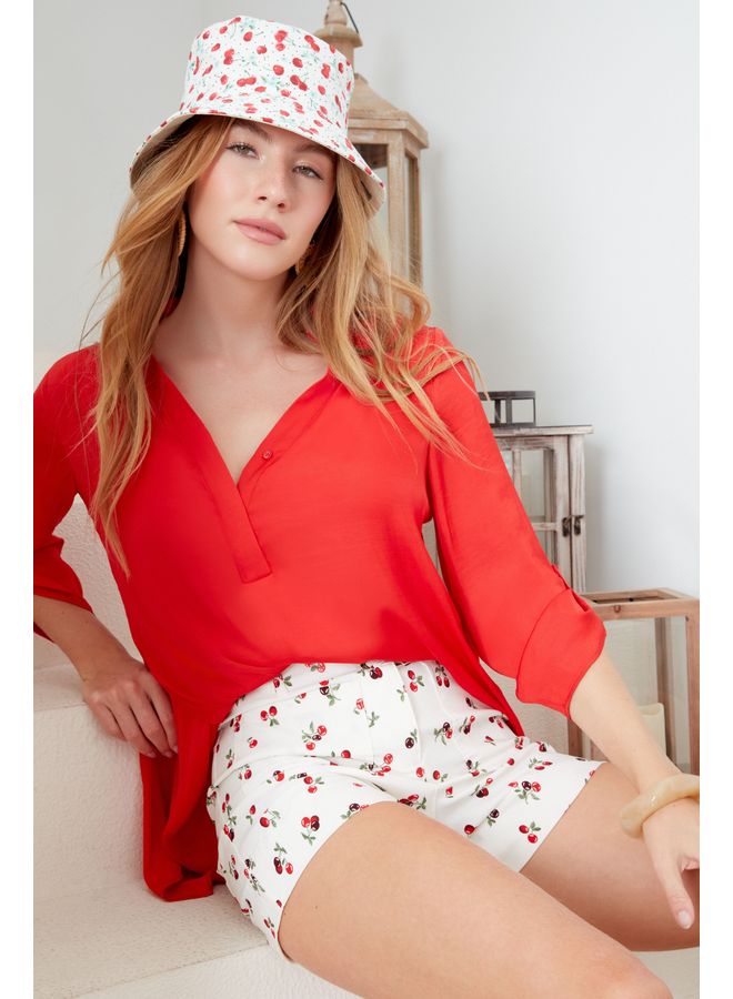 Renuar Square Pocket Shorts in Cherry Print