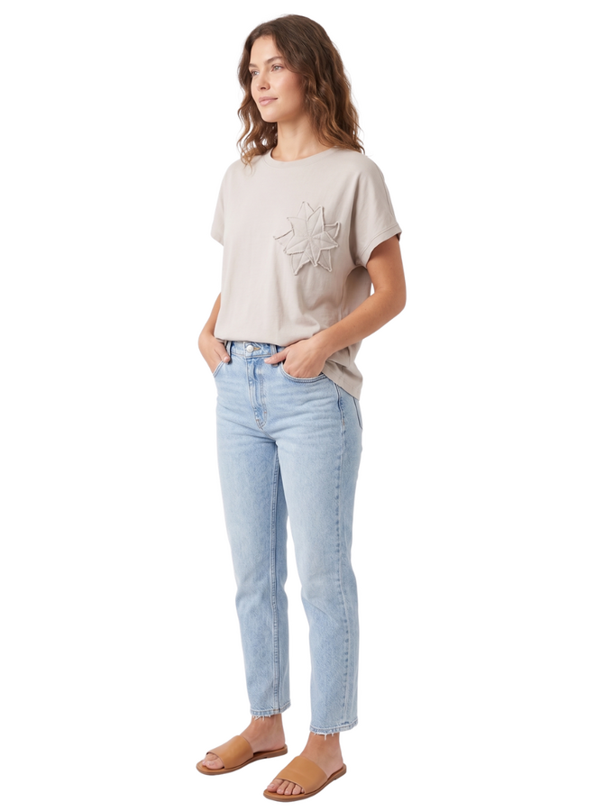 Star Appliqué Tee in Two Colors