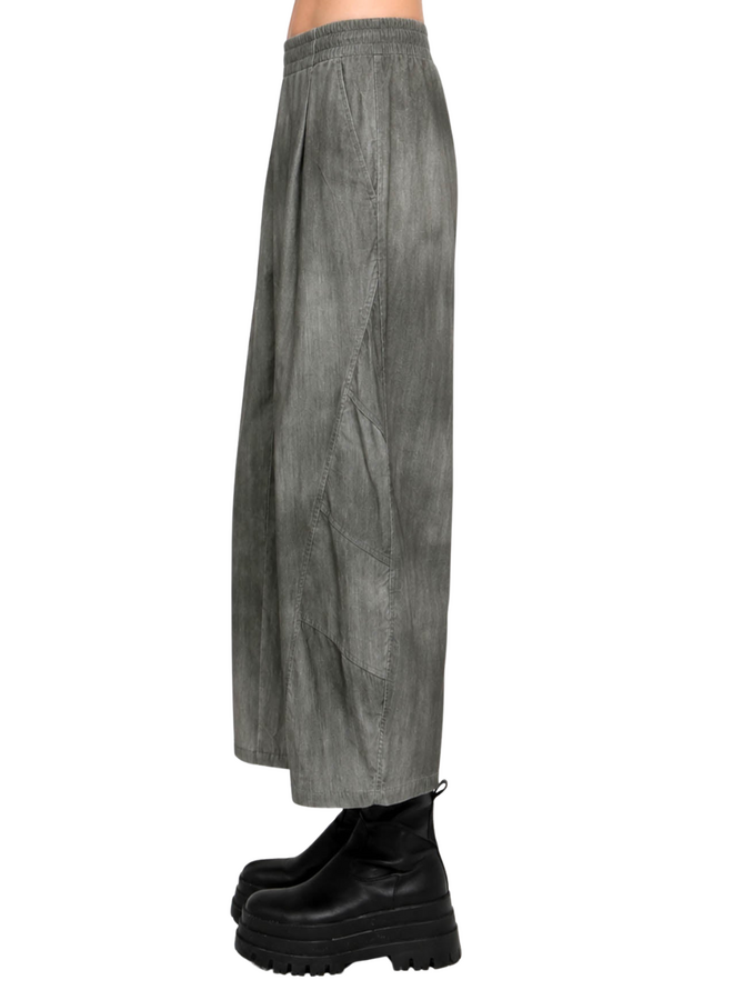 Ozai Crop Trouser Minera Pant in Turf