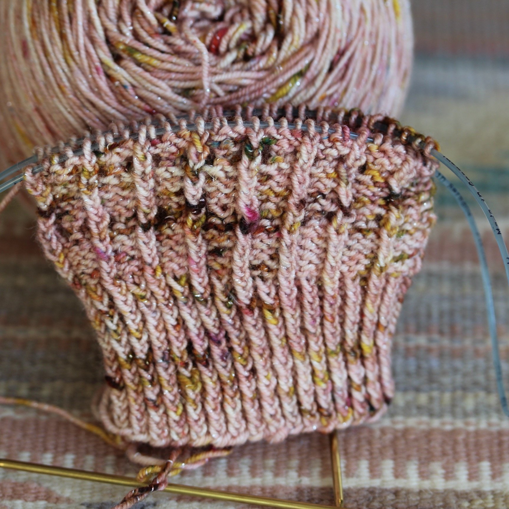 File:Knitting needle size check.jpg - Wikimedia Commons