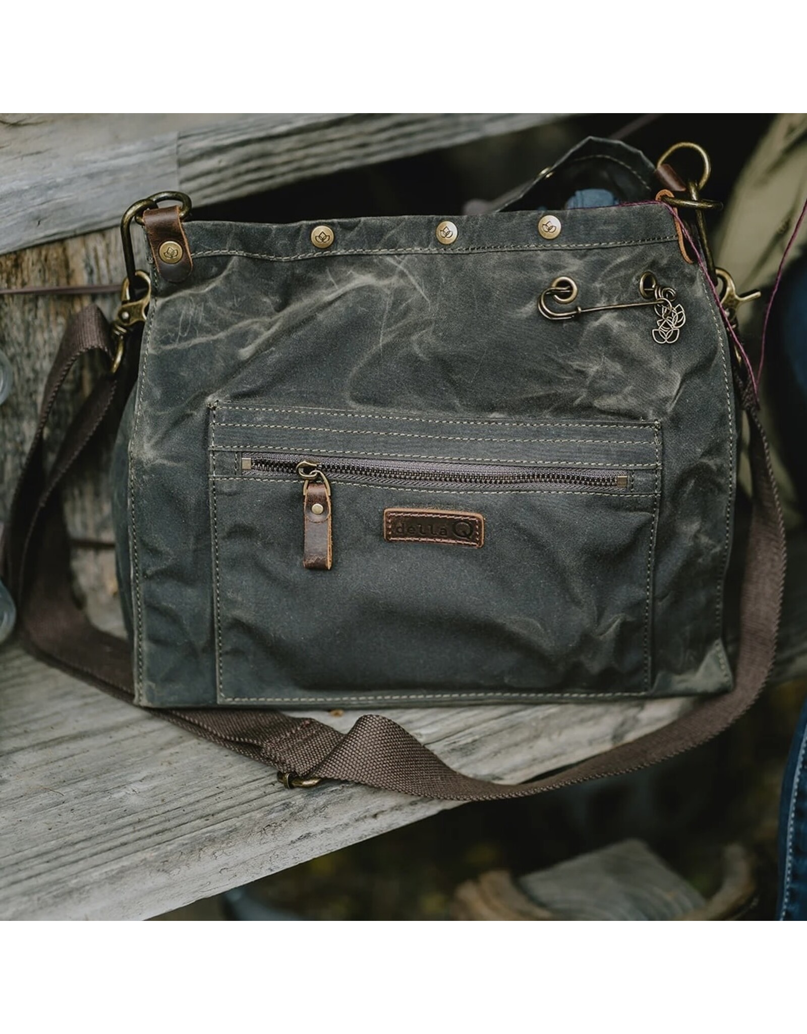 della Q della Q Maker's Canvas Rucksack