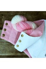 della Q For Yarn's Sake Custom Nora Wrist Project Bag, Pink