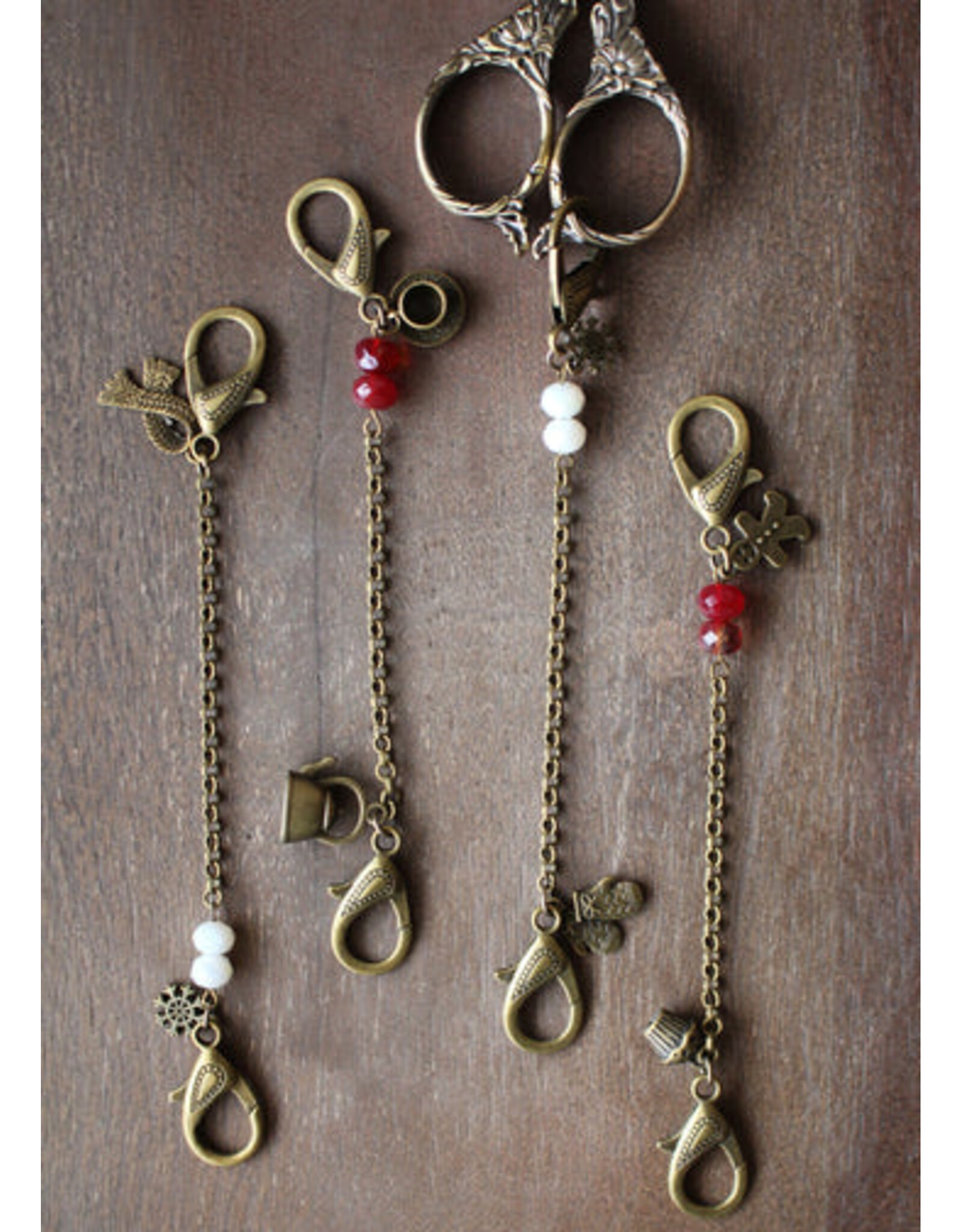 Scissor Chain - Cozy Winter