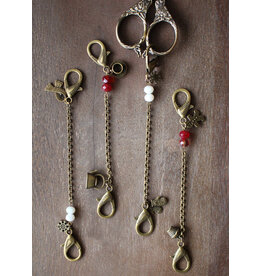 Scissor Chain - Cozy Winter