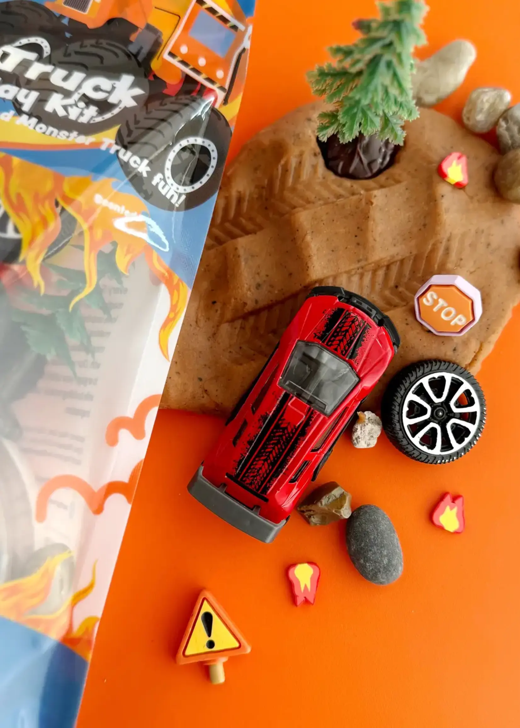 MONSTER TRUCK KIDDOUGH PLAY KIT
