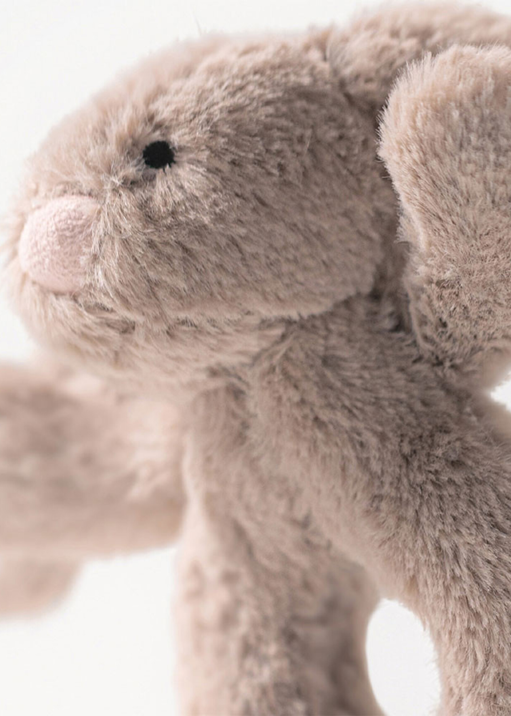 BASHFUL BEIGE RING RATTLE