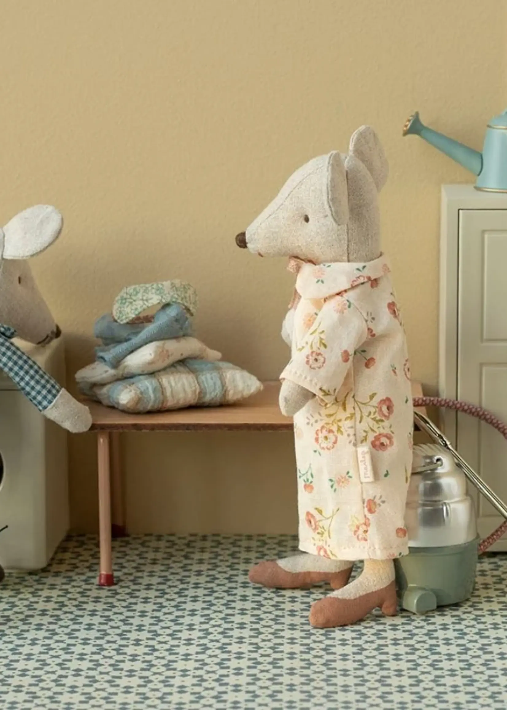 GRANDMA AND GRANDPA MICE