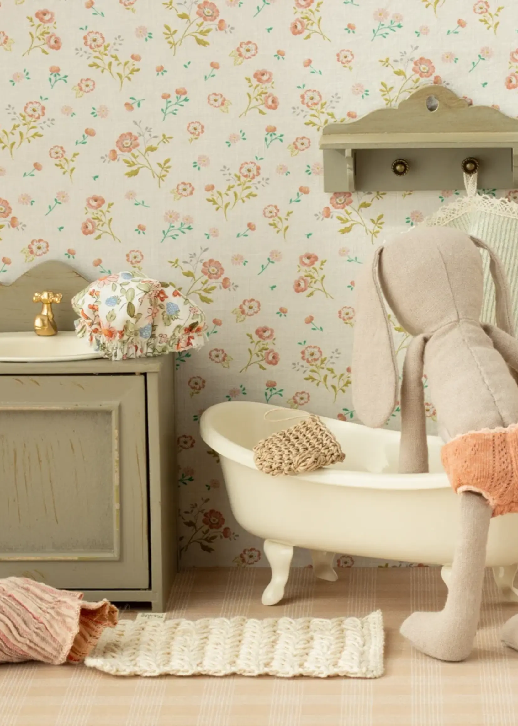 MINIATURE BATHTUB