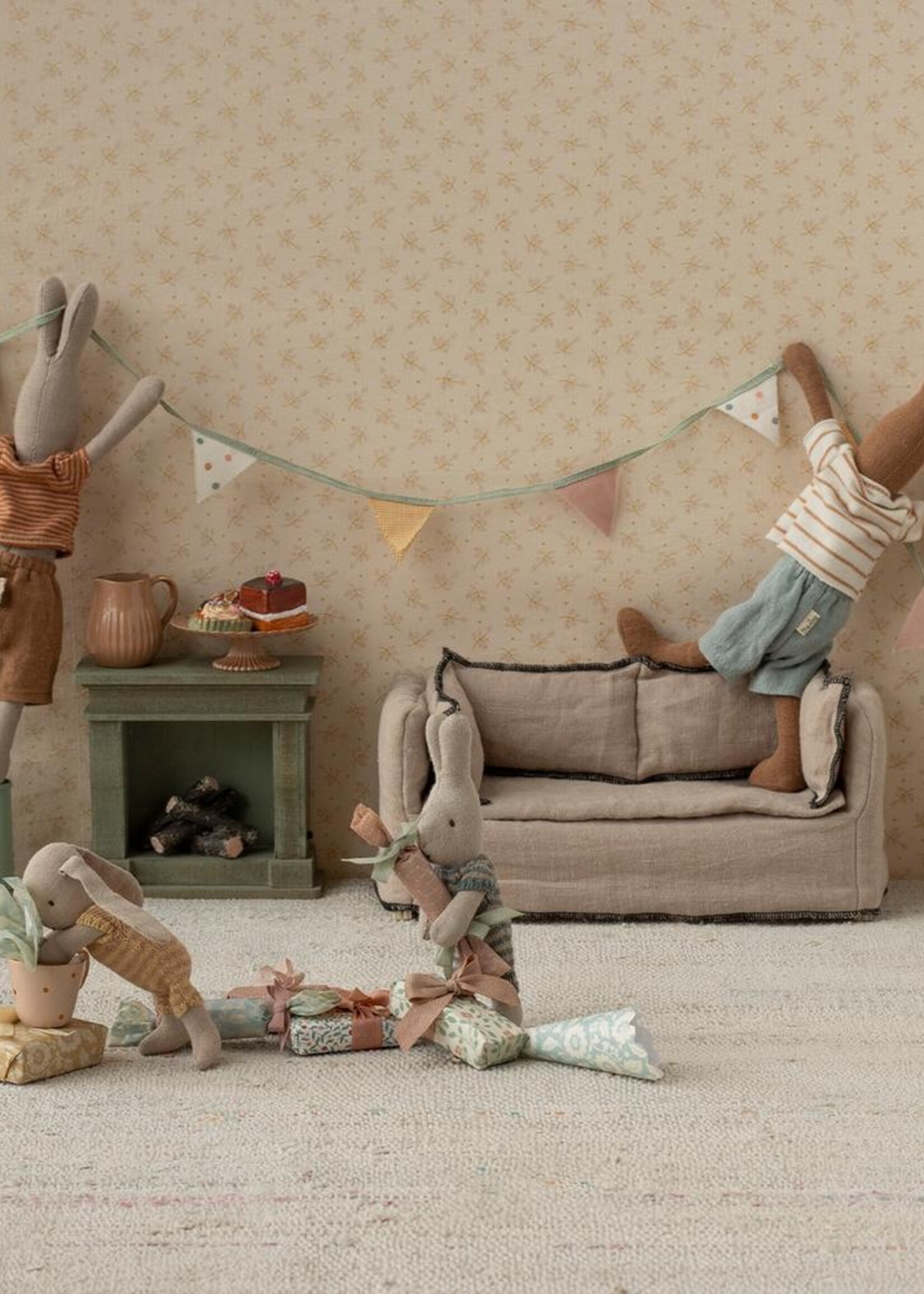 MINIATURE COUCH