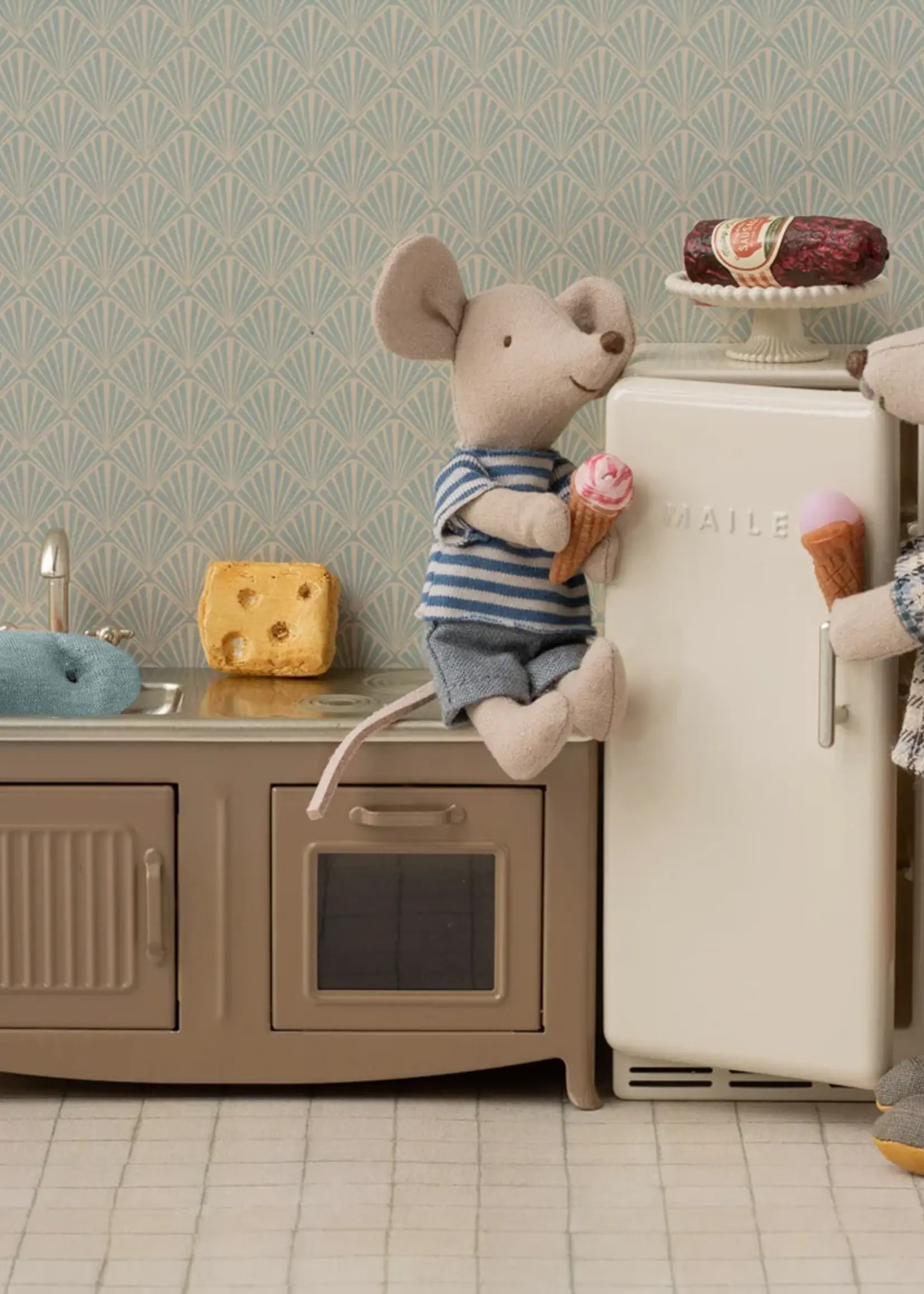 MOUSE FRIDGE