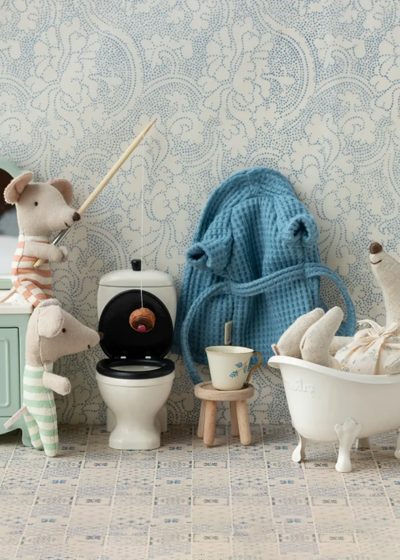 MOUSE TOILET